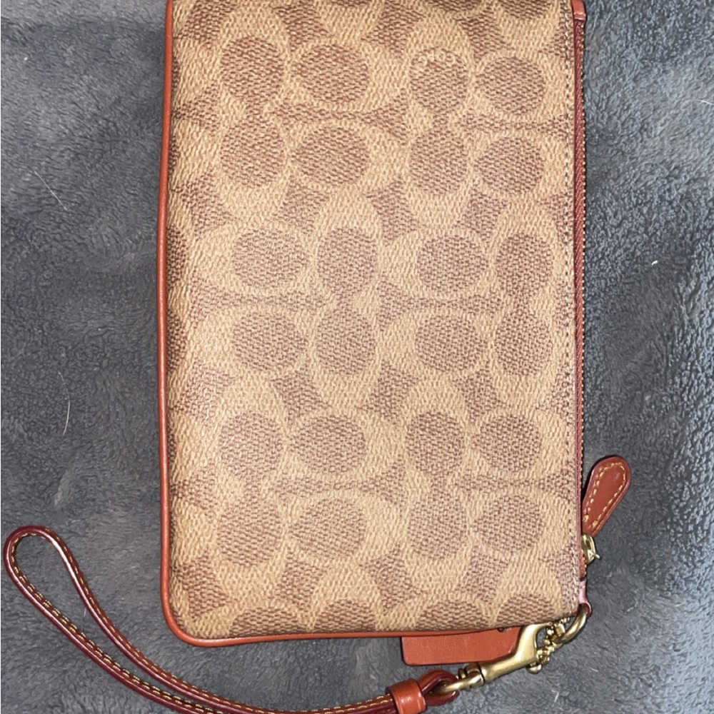 Signature Coach Wristlet in the Rust colorway 🫶🏽 - Picture 4 of 4